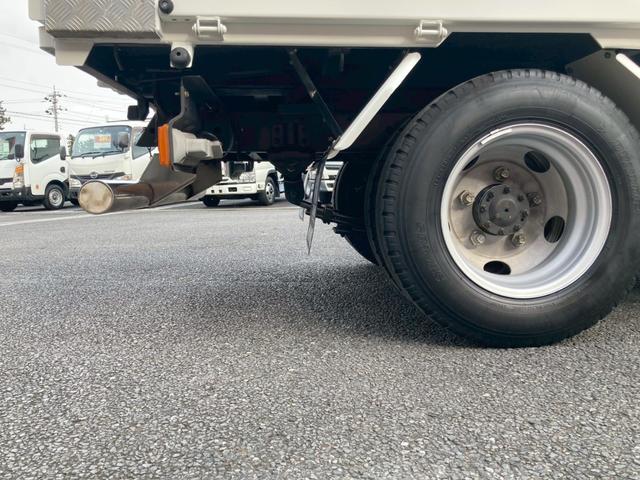 デュトロ 　３ｔ積・ダンプ・全低床・コボレーン付・メッキパーツ・ＭＴ６・ＥＴＣ・電格ミラー・バックカメラ・ナビＴＶ（48枚目）
