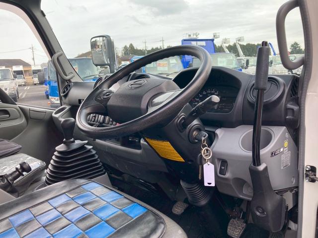 デュトロ 　３ｔ積・ダンプ・全低床・コボレーン付・メッキパーツ・ＭＴ６・ＥＴＣ・電格ミラー・バックカメラ・ナビＴＶ（57枚目）