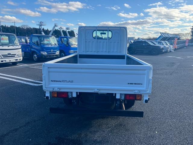 アトラストラック 　１．５ｔ積・平ボディ・低床・ＭＴ５・３．５ｔ未満・ガソリン車・電格ミラー（6枚目）