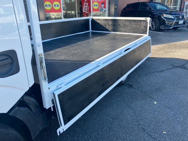 アトラストラック 　１．５ｔ積・平ボディ・低床・ＭＴ５・３．５ｔ未満・ガソリン車・電格ミラー（17枚目）