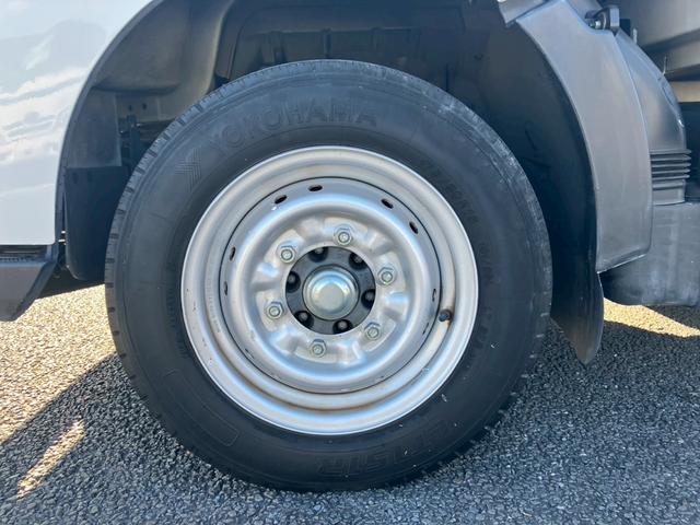 アトラストラック 　１．５ｔ積・平ボディ・低床・ＭＴ５・３．５ｔ未満・ガソリン車・電格ミラー（56枚目）