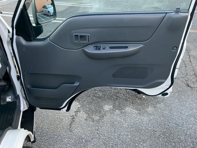 ボンゴトラック 　１．１５ｔ積・平ボディ・全低床・ＭＴ５・３．５ｔ未満・ガソリン車（46枚目）