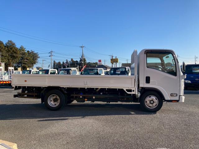 エルフトラック 　３ｔ積・平ボディ・ロング・全低床・ＭＴ６・ＥＴＣ・電格ミラー・ナビＴＶ・車線逸脱警報装置・衝突軽減ブレーキ（4枚目）