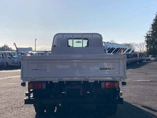 エルフトラック 　３ｔ積・平ボディ・ロング・全低床・ＭＴ６・ＥＴＣ・電格ミラー・ナビＴＶ・車線逸脱警報装置・衝突軽減ブレーキ（6枚目）