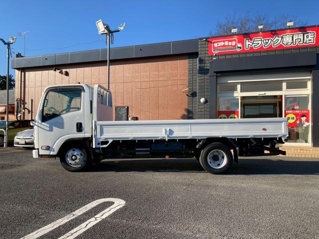 エルフトラック 　３ｔ積・平ボディ・ロング・全低床・ＭＴ６・ＥＴＣ・電格ミラー・ナビＴＶ・車線逸脱警報装置・衝突軽減ブレーキ（8枚目）