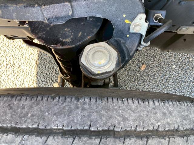 エルフトラック 　３ｔ積・平ボディ・ロング・全低床・ＭＴ６・ＥＴＣ・電格ミラー・ナビＴＶ・車線逸脱警報装置・衝突軽減ブレーキ（29枚目）