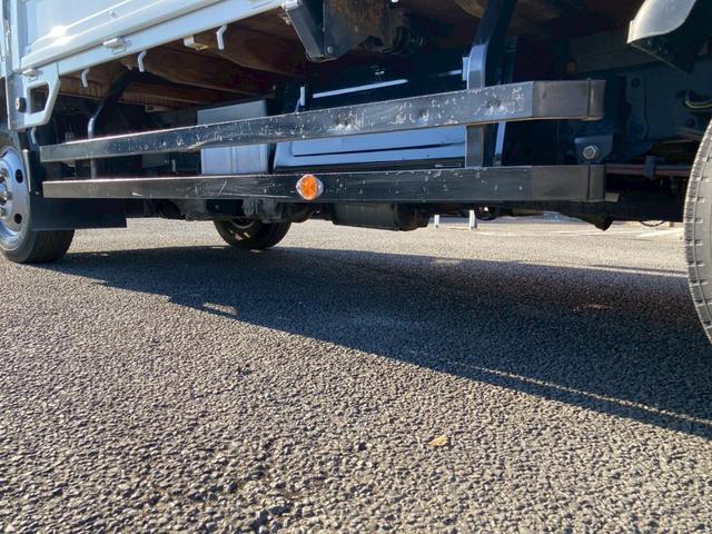 エルフトラック 　３ｔ積・平ボディ・ロング・全低床・ＭＴ６・ＥＴＣ・電格ミラー・ナビＴＶ・車線逸脱警報装置・衝突軽減ブレーキ（39枚目）