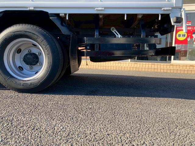エルフトラック 　３ｔ積・平ボディ・ロング・全低床・ＭＴ６・ＥＴＣ・電格ミラー・ナビＴＶ・車線逸脱警報装置・衝突軽減ブレーキ（40枚目）