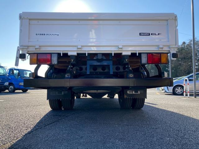 エルフトラック 　３ｔ積・平ボディ・ロング・全低床・ＭＴ６・ＥＴＣ・電格ミラー・ナビＴＶ・車線逸脱警報装置・衝突軽減ブレーキ（41枚目）