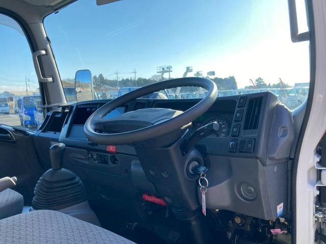 エルフトラック 　３ｔ積・平ボディ・ロング・全低床・ＭＴ６・ＥＴＣ・電格ミラー・ナビＴＶ・車線逸脱警報装置・衝突軽減ブレーキ（52枚目）