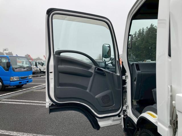 エルフトラック 　４．５５ｔ積・平ボディ・ロング・ワイド・高床・ＡＴ車・ＥＴＣ・電格ミラー・バックカメラ・ナビＴＶ・車線逸脱警報装置・衝突軽減ブレーキ（63枚目）