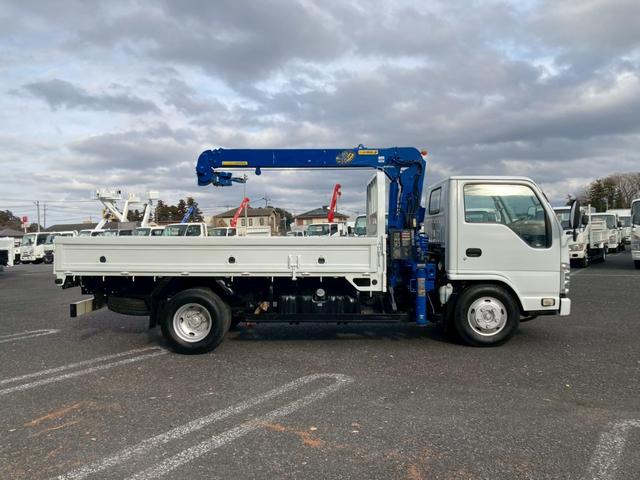 エルフトラック 　３ｔ積・３段クレーン・セミロング・全低床・ＡＴ車・ＥＴＣ（4枚目）