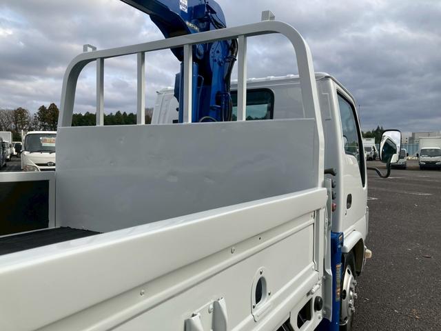 エルフトラック 　３ｔ積・３段クレーン・セミロング・全低床・ＡＴ車・ＥＴＣ（9枚目）