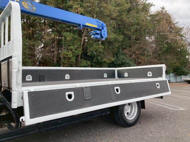 エルフトラック 　３ｔ積・３段クレーン・セミロング・全低床・ＡＴ車・ＥＴＣ（17枚目）