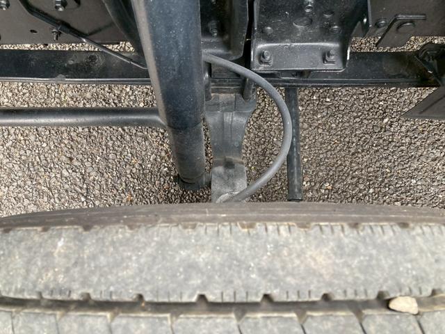 エルフトラック 　３ｔ積・３段クレーン・セミロング・全低床・ＡＴ車・ＥＴＣ（37枚目）