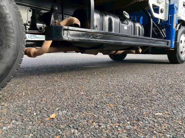 エルフトラック 　３ｔ積・３段クレーン・セミロング・全低床・ＡＴ車・ＥＴＣ（52枚目）