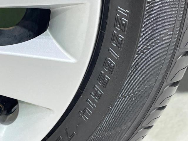 J 純正オーディオ エマージェンシーブレーキ 禁煙車 CD再生 ベンチシート 横滑り防止装置 アイボリーインテリア 盗難防止装置 プライバシーガラス トラクションコントロール(46枚目)