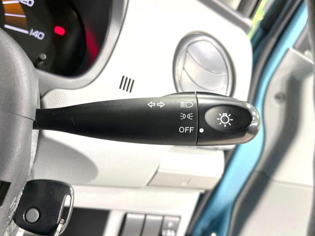 ＦＸ　禁煙車　スマートキー　ＣＤ再生　電動格納ドアミラー　バニティミラー　１３インチアルミホイール　ベンチシート　ブルーファブリックシート　プライバシーガラス　盗難防止システム　トラクションコントロール(32枚目)