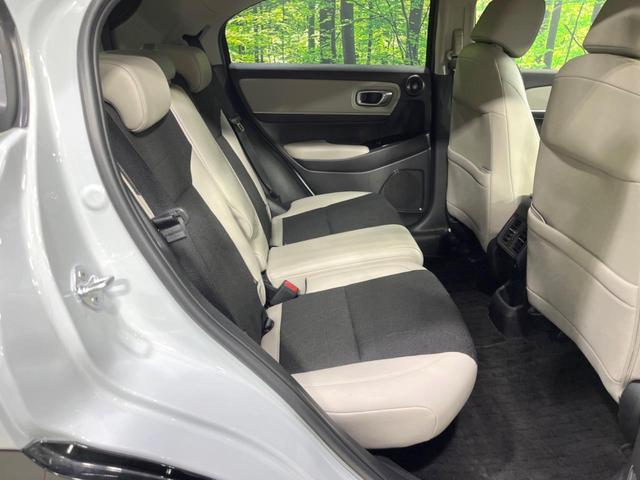 ヴェゼル ｅ：ＨＥＶ　Ｚ　純正９インチナビ　ホンダセンシング　全周囲カメラ　アダプティブクルーズコントロール　ＢＳＭ　電動リアゲート　置くだけ充電　寒冷地仕様　Ｂｌｕｅｔｏｏｔｈ　ＥＴＣ　シートヒーター　ＬＥＤヘッドライト（9枚目）