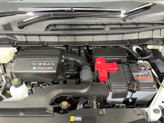 セレナ e-パワー ハイウェイスターV 登録済未使用車 両側電動ドア 純正12.3型ナビ 全周囲カメラ 衝突被害軽減システム プロパイロット ドラレコ コーナーセンサー スマートキー LEDヘッド オートハイビーム フルセグ(18枚目)