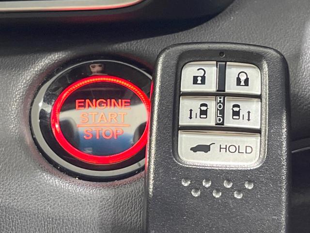 オデッセイ アブソルート・ＥＸ　純正ＳＤナビ　後席モニター　全周囲カメラ　衝突被害軽減システム　レーダークルーズ　禁煙車　ハーフレザーシート　ドラレコ　コーナーセンサー　スマートキー　ＬＥＤヘッド　ビルトインＥＴＣ（7枚目）