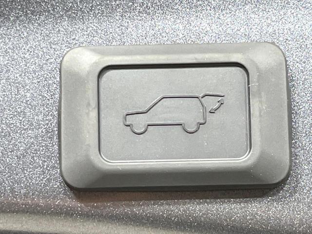 RAV4 ハイブリッドアドベンチャー 4WD サンルーフ 全周囲カメラ 衝突被害軽減システム レーダークルーズ 禁煙車 電動リアゲート レザーシート シートヒーター 前席シートエアコン パワーシート ドラレコ コーナーセンサー(6枚目)