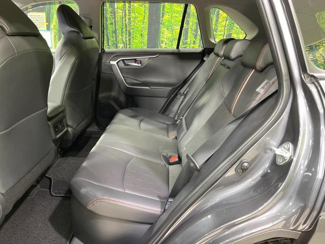 RAV4 ハイブリッドアドベンチャー 4WD サンルーフ 全周囲カメラ 衝突被害軽減システム レーダークルーズ 禁煙車 電動リアゲート レザーシート シートヒーター 前席シートエアコン パワーシート ドラレコ コーナーセンサー(9枚目)