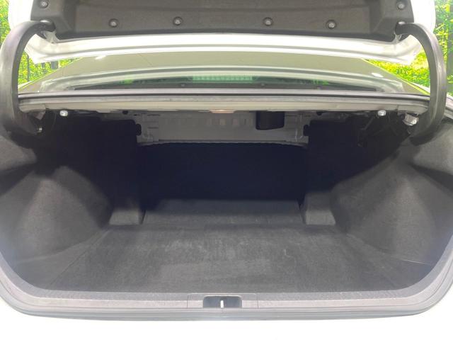 カムリ Ｇ　バックカメラ　衝突被害軽減システム　レーダークルーズ　禁煙車　パワーシート　コーナーセンサー　スマートキー　ＨＩＤヘッド　ビルトインＥＴＣ　オートハイビーム　車線逸脱警報　オートライト（10枚目）