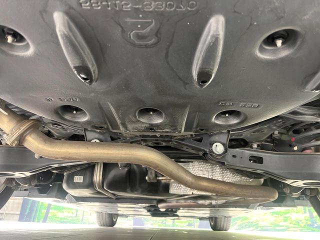 カムリ Ｇ　バックカメラ　衝突被害軽減システム　レーダークルーズ　禁煙車　パワーシート　コーナーセンサー　スマートキー　ＨＩＤヘッド　ビルトインＥＴＣ　オートハイビーム　車線逸脱警報　オートライト（19枚目）