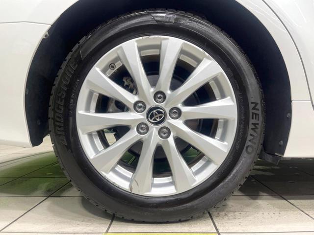 カムリ Ｇ　バックカメラ　衝突被害軽減システム　レーダークルーズ　禁煙車　パワーシート　コーナーセンサー　スマートキー　ＨＩＤヘッド　ビルトインＥＴＣ　オートハイビーム　車線逸脱警報　オートライト（28枚目）