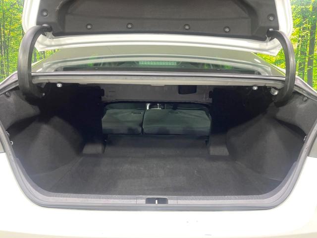 カムリ Ｇ　バックカメラ　衝突被害軽減システム　レーダークルーズ　禁煙車　パワーシート　コーナーセンサー　スマートキー　ＨＩＤヘッド　ビルトインＥＴＣ　オートハイビーム　車線逸脱警報　オートライト（37枚目）