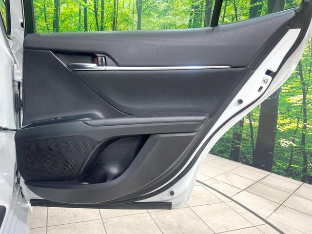 カムリ Ｇ　バックカメラ　衝突被害軽減システム　レーダークルーズ　禁煙車　パワーシート　コーナーセンサー　スマートキー　ＨＩＤヘッド　ビルトインＥＴＣ　オートハイビーム　車線逸脱警報　オートライト（40枚目）