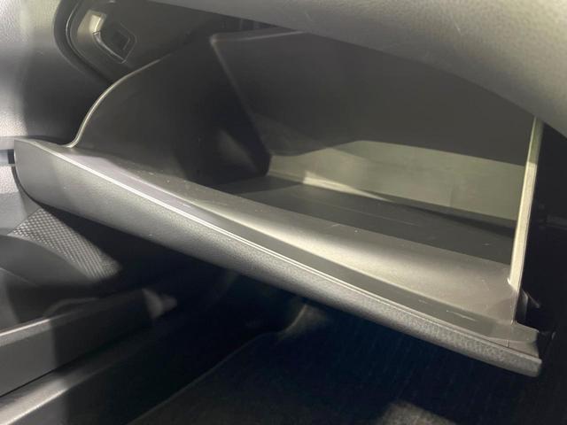 カムリ Ｇ　バックカメラ　衝突被害軽減システム　レーダークルーズ　禁煙車　パワーシート　コーナーセンサー　スマートキー　ＨＩＤヘッド　ビルトインＥＴＣ　オートハイビーム　車線逸脱警報　オートライト（43枚目）