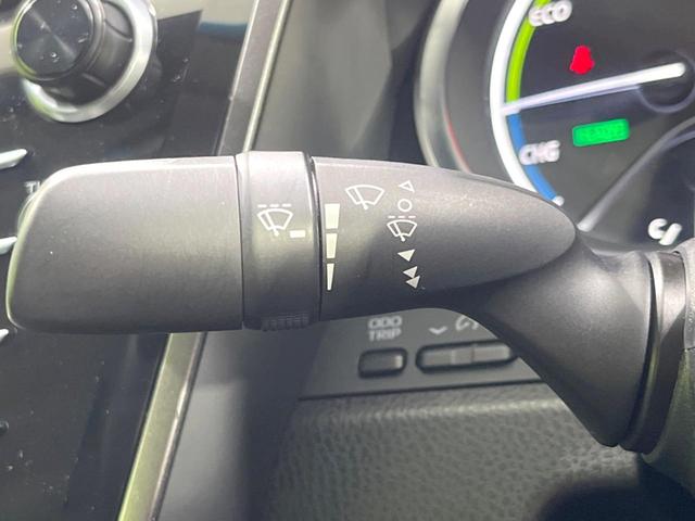 カムリ Ｇ　バックカメラ　衝突被害軽減システム　レーダークルーズ　禁煙車　パワーシート　コーナーセンサー　スマートキー　ＨＩＤヘッド　ビルトインＥＴＣ　オートハイビーム　車線逸脱警報　オートライト（50枚目）