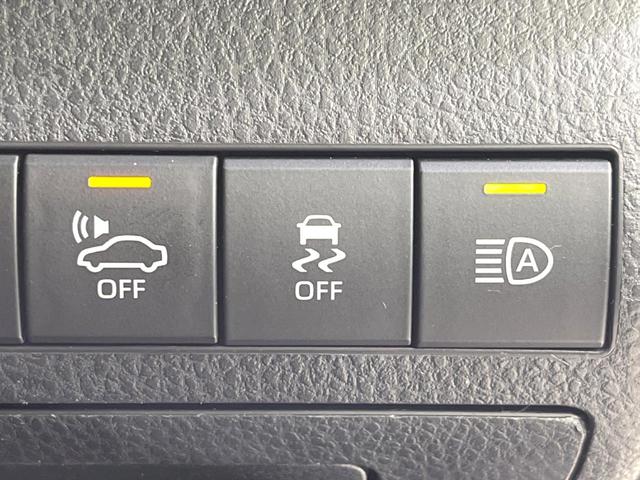 カムリ Ｇ　バックカメラ　衝突被害軽減システム　レーダークルーズ　禁煙車　パワーシート　コーナーセンサー　スマートキー　ＨＩＤヘッド　ビルトインＥＴＣ　オートハイビーム　車線逸脱警報　オートライト（54枚目）