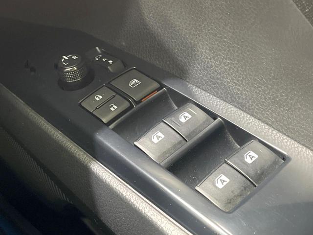 カムリ Ｇ　バックカメラ　衝突被害軽減システム　レーダークルーズ　禁煙車　パワーシート　コーナーセンサー　スマートキー　ＨＩＤヘッド　ビルトインＥＴＣ　オートハイビーム　車線逸脱警報　オートライト（56枚目）