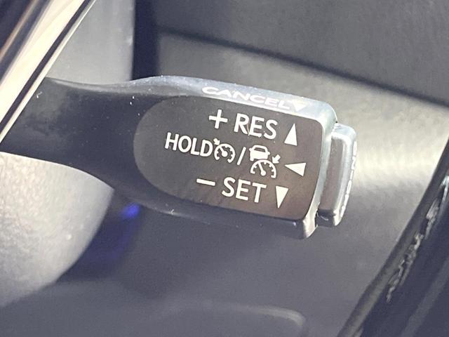 Ｃ－ＨＲ Ｇ　バックカメラ　衝突被害軽減システム　レーダークルーズ　禁煙車　ハーフレザーシート　ドラレコ　コーナーセンサー　スマートキー　ＬＥＤヘッド　ビルトインＥＴＣ　純正１８インチアルミ　オートハイビーム（3枚目）