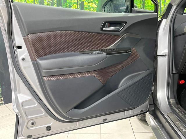 Ｃ－ＨＲ Ｇ　バックカメラ　衝突被害軽減システム　レーダークルーズ　禁煙車　ハーフレザーシート　ドラレコ　コーナーセンサー　スマートキー　ＬＥＤヘッド　ビルトインＥＴＣ　純正１８インチアルミ　オートハイビーム（30枚目）