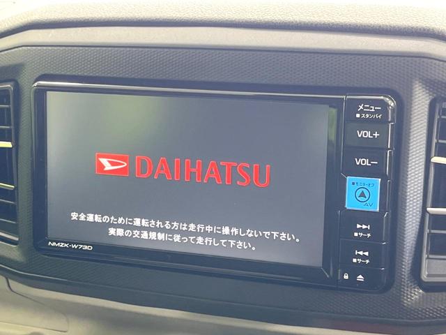 【純正ナビ】人気の純正ナビを装備。オーディオ機能も充実しており、Ｂｌｕｅｔｏｏｔｈ接続すればお持ちのスマホやＭＰ３プレイヤーの音楽を再生可能！毎日の運転がさらに楽しくなります！！