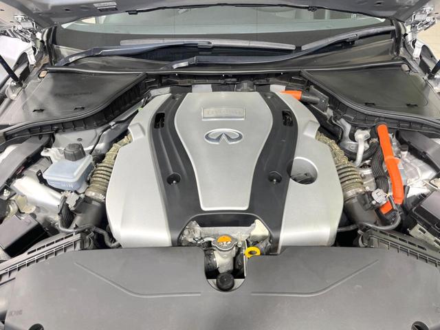 スカイライン ３５０ＧＴ　ＦＯＵＲ　ハイブリッド　タイプＳＰ　４ＷＤ　全周囲カメラ　衝突被害軽減システム　レーダークルーズ　禁煙車　レザーシート　ドラレコ　コーナーセンサー　スマートキー　ＬＥＤヘッド　ビルトインＥＴＣ　純正１９インチアルミ　車線逸脱警報（18枚目）