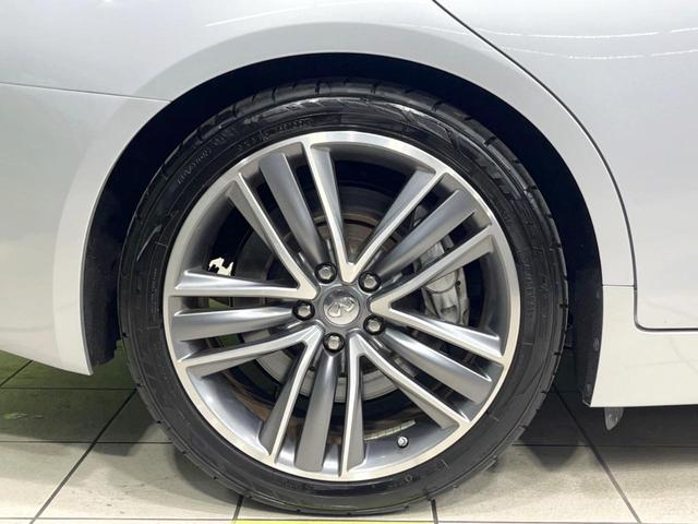 スカイライン ３５０ＧＴ　ＦＯＵＲ　ハイブリッド　タイプＳＰ　４ＷＤ　全周囲カメラ　衝突被害軽減システム　レーダークルーズ　禁煙車　レザーシート　ドラレコ　コーナーセンサー　スマートキー　ＬＥＤヘッド　ビルトインＥＴＣ　純正１９インチアルミ　車線逸脱警報（26枚目）