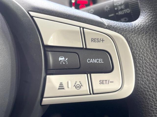 フィット ｅ：ＨＥＶクロスター　純正９型ナビ　バックカメラ　衝突被害軽減システム　ＥＴＣ　レーダークルーズ　禁煙車　ドラレコ　コーナーセンサー　スマートキー　ＬＥＤヘッド　オートハイビーム　車線逸脱警報　フルセグ　プライバシーガラス（6枚目）