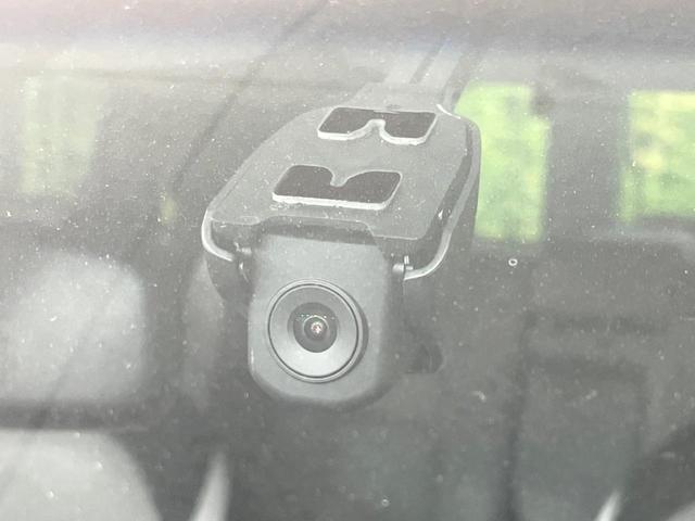 フィット ｅ：ＨＥＶクロスター　純正９型ナビ　バックカメラ　衝突被害軽減システム　ＥＴＣ　レーダークルーズ　禁煙車　ドラレコ　コーナーセンサー　スマートキー　ＬＥＤヘッド　オートハイビーム　車線逸脱警報　フルセグ　プライバシーガラス（7枚目）