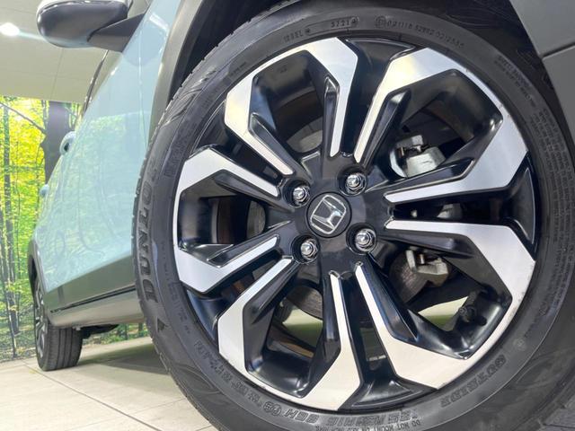 フィット ｅ：ＨＥＶクロスター　純正９型ナビ　バックカメラ　衝突被害軽減システム　ＥＴＣ　レーダークルーズ　禁煙車　ドラレコ　コーナーセンサー　スマートキー　ＬＥＤヘッド　オートハイビーム　車線逸脱警報　フルセグ　プライバシーガラス（13枚目）