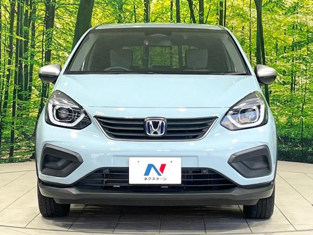 フィット ｅ：ＨＥＶクロスター　純正９型ナビ　バックカメラ　衝突被害軽減システム　ＥＴＣ　レーダークルーズ　禁煙車　ドラレコ　コーナーセンサー　スマートキー　ＬＥＤヘッド　オートハイビーム　車線逸脱警報　フルセグ　プライバシーガラス（14枚目）