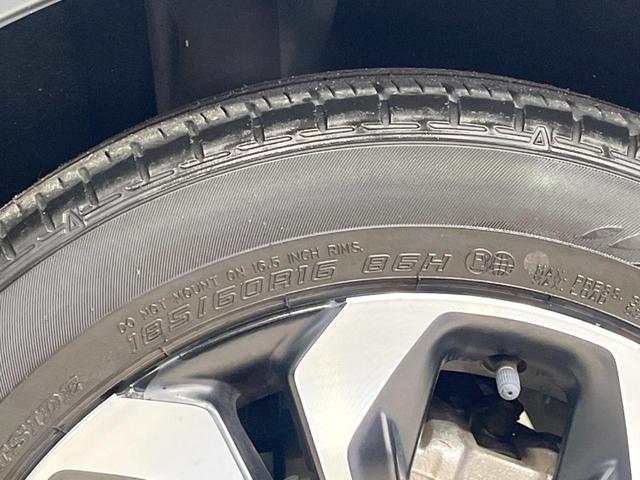 フィット ｅ：ＨＥＶクロスター　純正９型ナビ　バックカメラ　衝突被害軽減システム　ＥＴＣ　レーダークルーズ　禁煙車　ドラレコ　コーナーセンサー　スマートキー　ＬＥＤヘッド　オートハイビーム　車線逸脱警報　フルセグ　プライバシーガラス（29枚目）