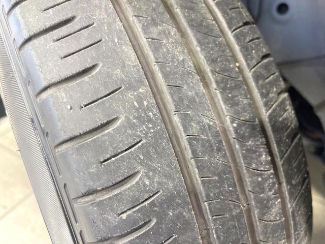 フィット ｅ：ＨＥＶクロスター　純正９型ナビ　バックカメラ　衝突被害軽減システム　ＥＴＣ　レーダークルーズ　禁煙車　ドラレコ　コーナーセンサー　スマートキー　ＬＥＤヘッド　オートハイビーム　車線逸脱警報　フルセグ　プライバシーガラス（30枚目）