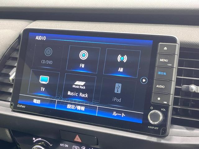 フィット ｅ：ＨＥＶクロスター　純正９型ナビ　バックカメラ　衝突被害軽減システム　ＥＴＣ　レーダークルーズ　禁煙車　ドラレコ　コーナーセンサー　スマートキー　ＬＥＤヘッド　オートハイビーム　車線逸脱警報　フルセグ　プライバシーガラス（32枚目）