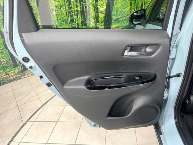 フィット ｅ：ＨＥＶクロスター　純正９型ナビ　バックカメラ　衝突被害軽減システム　ＥＴＣ　レーダークルーズ　禁煙車　ドラレコ　コーナーセンサー　スマートキー　ＬＥＤヘッド　オートハイビーム　車線逸脱警報　フルセグ　プライバシーガラス（49枚目）