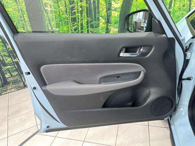 フィット ｅ：ＨＥＶクロスター　純正９型ナビ　バックカメラ　衝突被害軽減システム　ＥＴＣ　レーダークルーズ　禁煙車　ドラレコ　コーナーセンサー　スマートキー　ＬＥＤヘッド　オートハイビーム　車線逸脱警報　フルセグ　プライバシーガラス（50枚目）